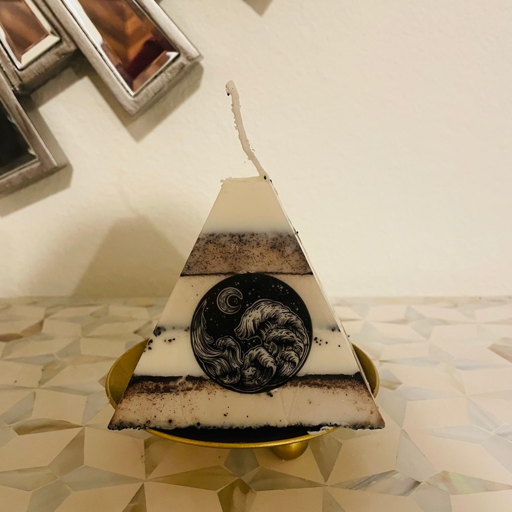 NWT Mountain Vanilla Candle - Picture 2 of 4